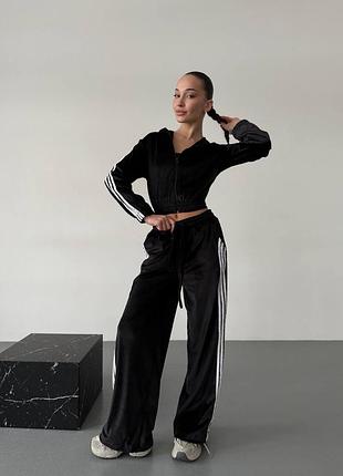 Велюровый спортивный костюм