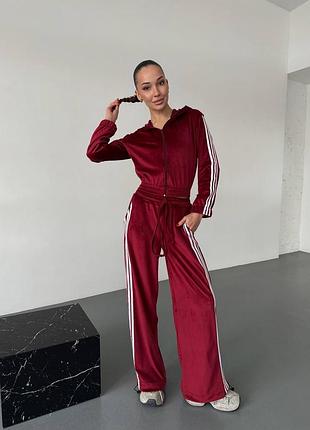 Велюровый спортивный костюм