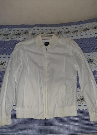 Куртка лобовичья hugo boss, 50 р. белая.