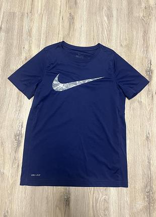 Nike футболка спортивна