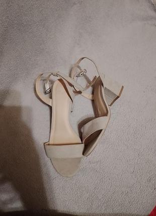 Фирменные босоножки new look kambodia 39р