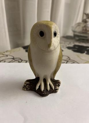 Вінтажна порцелянова фігурка сови, виготовлена компанією highbank porcelain у місті лохгілпхед, шотландія.