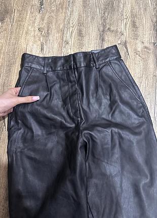 Вкорочені шкіряні штани h&m моми з карманами