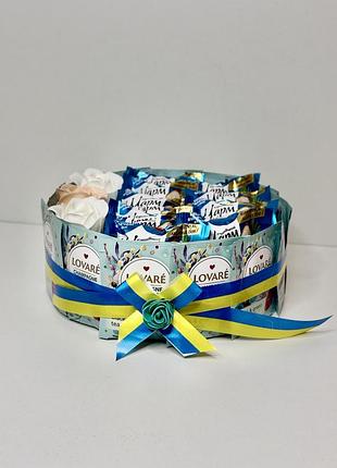 Солодкий подарунок - тортик з чаю і цукерок