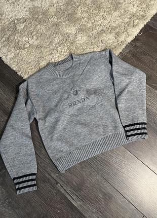 Светр сірий prada 2