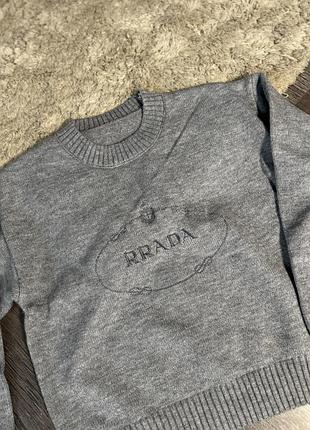 Светр сірий prada 3