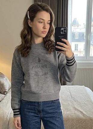 Светр сірий prada