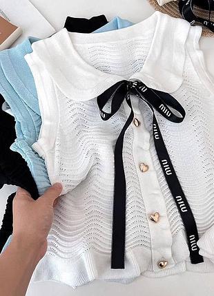 ⭐⭐⭐⭐⭐ 
невероятно красивые вязаные топы miu с лентами 🎀  трикотажные майки с воротником и пуговицами 🤍🩵 a164