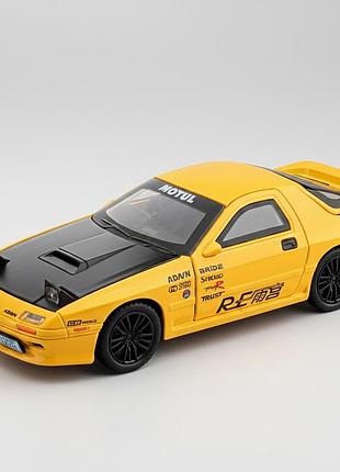Коллекционная металлическая модель автомобиля mazda rx-7 (fc3s) 1:32 с инерционным механизмом, светом и звуком 79265 желтая