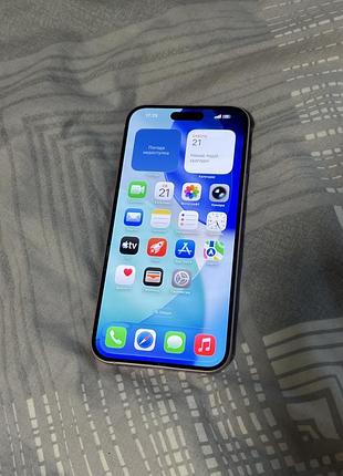 Apple iphone 15 plus у ролевому кольорі з пам'яттю 128 гб.