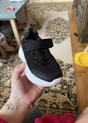 Легкі кросівки для хлопчика primark, чорні , на липучках , сітка, розмір 22