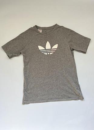 Футболка adidas сіра 152 розмір 11-12 років бавовна