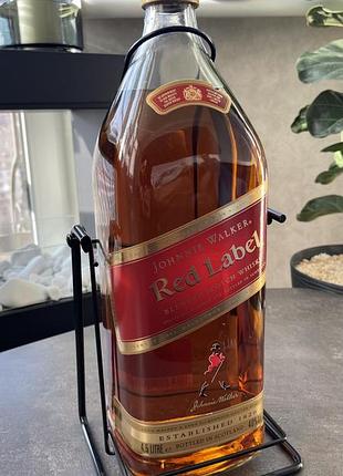 Гігантська пляшка віскі johnnie walker red label 4.5l шотландія, на гойдалці