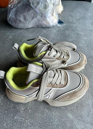 Трендові кросівки