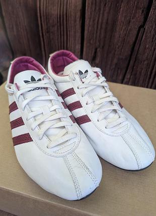 Женские кроссовки adidas