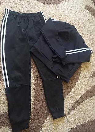 Продам спортивный костюм