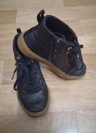Стильні шкіряні кеди clarks хайтопи — оригінал розмір 32