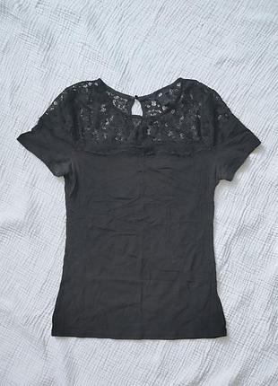 Черная базовая футболка h&amp;m с кружевной вставкой