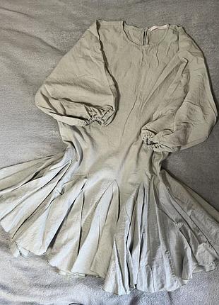 Коротка сукня з пишною спідницею