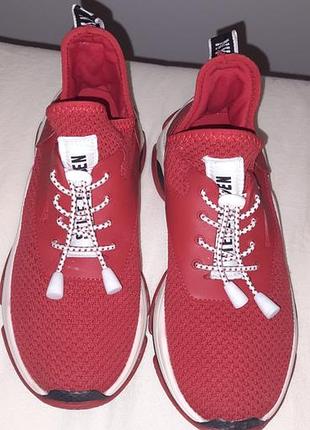 Женские кроссовки steve madden. 38размер. длина потолков 23см. носились пару раз