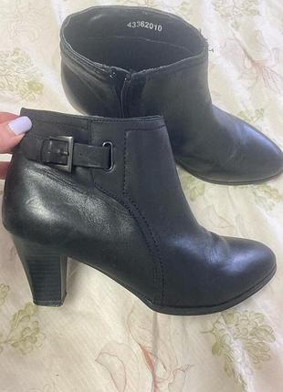 Комфортні стильні зручні 🍭🎀шкіряні ботільойни 38 розмір clarks кларкс