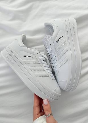 Розкішні жіночі кросівки на платформі adidas gazelle bold white leather platform білі