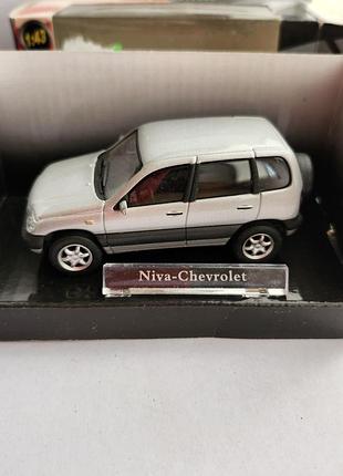 Масштабная модель niva chevrolet 1/43 bauer металл нова