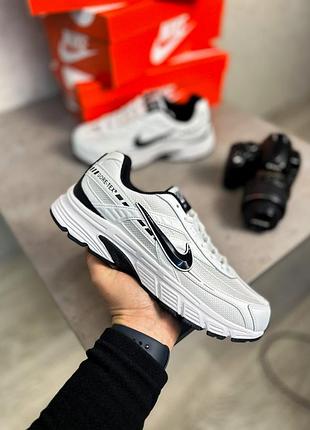 Nike initiator white