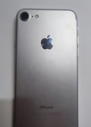 На запчастини 
iphon 7 стоит пароль
состояние 8з10ссины и отсутствует 1 ветчик снизу