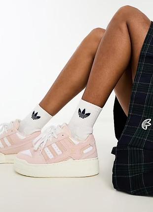 Стильні масисвні рожеві кросівки adidas forum