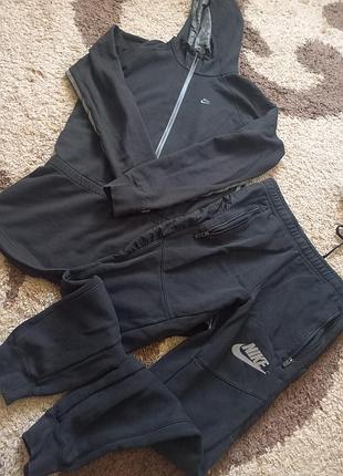 Продам костюм nike