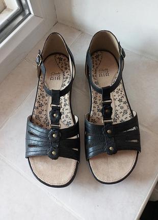 Босоножки бренда clarks верх и дышащая стелька натуральная кожа 8006 8. eur 43