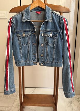 Вкорочена джинсова куртка guess