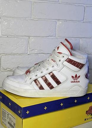 Кроссовки кожаные adidas оригинал,.36р.унисекс.
стелька 23.5см.