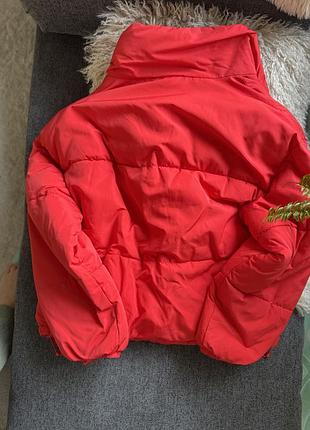 Яскрава вкорочена куртка pull&bear 2