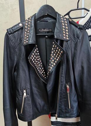 Шкіряна куртка- косуха zara  чорного кольору.