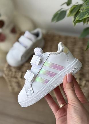 Дитячі кросівки adidas на дівчинку 21 розмір із натуральної шкіри у білому кольорі
