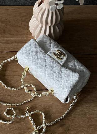 Сумочка білого кольору 2