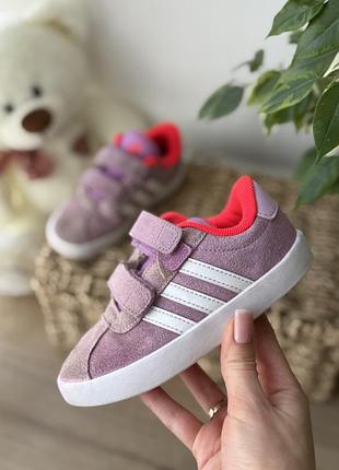 Дитячі кросівкина дівчинку adidas із натуральної замші у рожевому кольорі 26 розмір