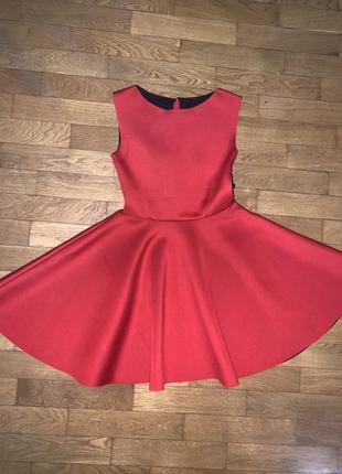 Яркое нарядное красное платье юбке пышное короткое платье