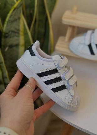 Детские кроссовки adidas, 22-й р, сверху натуральная кожа,внутри текстиль