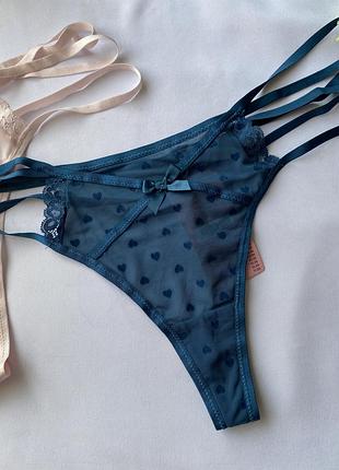 Сині трусики стрінги з портупеями і в серця hunkemoller