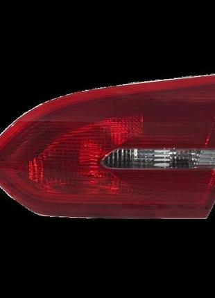 Фонарь задний в крышку багажника rh ford focus sedan (2015) (f1eb13a602aa, f1eb-13a602-aa, f1ez13404a)