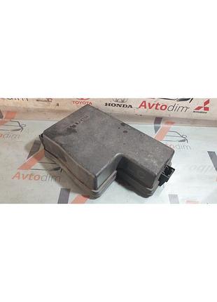 Крышка блока предохранителей 8266242331 toyota rav 4 12-15 дизель