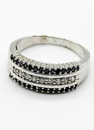 Серебряное кольцо со вставкой фианит/оникс, размер 19,0, вес: 4.0 г