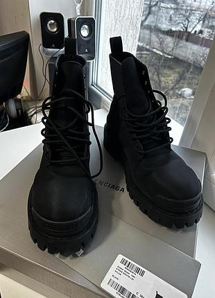 Батільйони жіночи balenciaga на шнурівці чорни 38 розмір