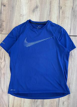 Чоловіча спортивна футболка з великим лого nike . оригінал