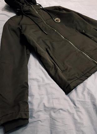 Стильная весенняя куртка с капюшоном для подростка, состояние новой