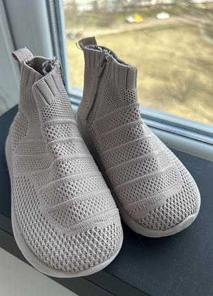 Дитячі кросівки-шкарпетки zara baby lightweight sock sneakers у світло-рожевому кольорі (blush pink).