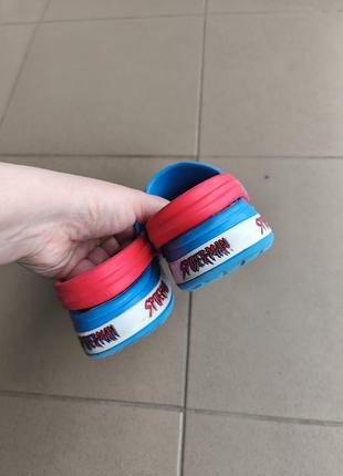 Літні крокси marvel 5